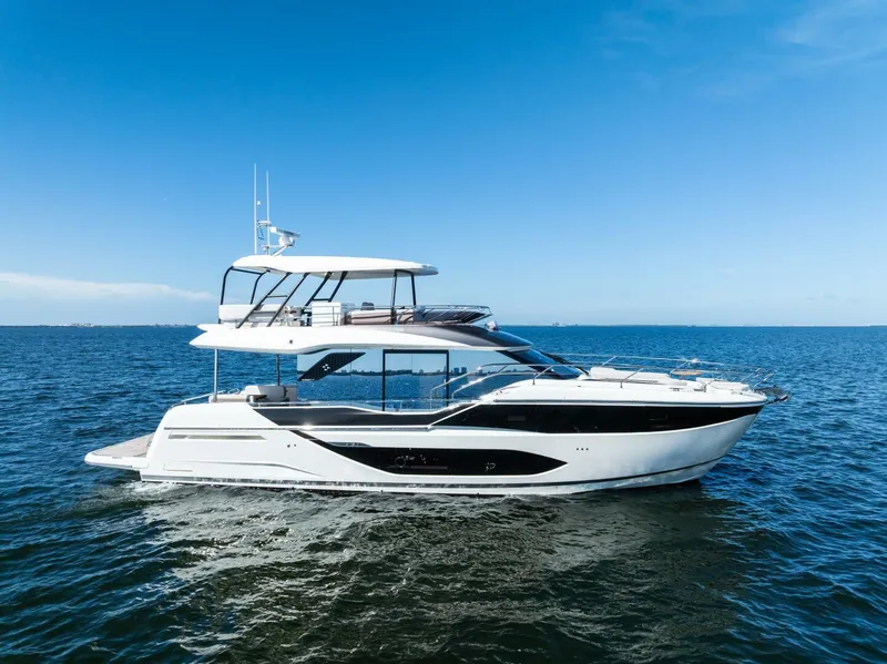 Slide: The Image of 2026 Prestige F5.7 Flybridge - Starboard - 5618242