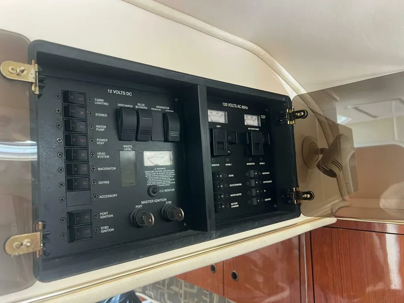 Slide: The Image of Monterey 302 Cruiser 2000 - 4553987