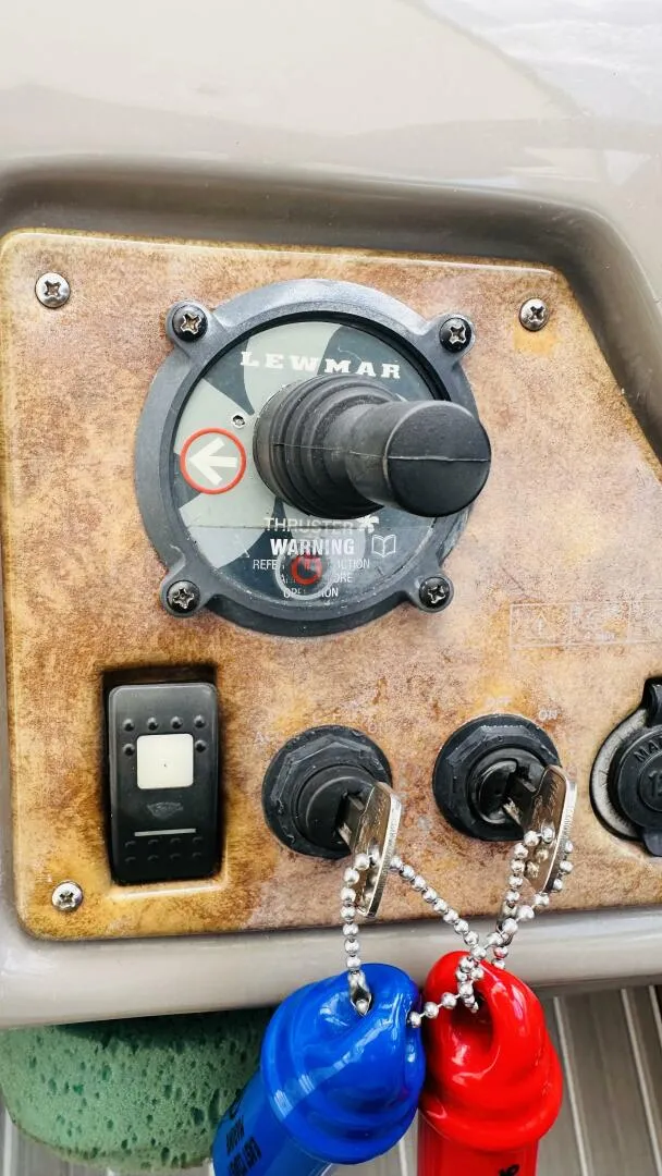 Slide: The Image of Rinker 350 Express Cruiser 2007 - 4555902