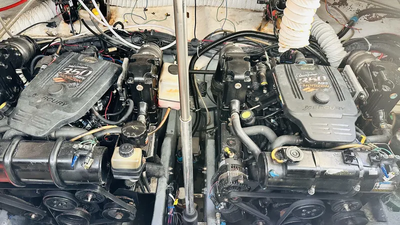 Slide: The Image of Rinker 350 Express Cruiser 2007 - 4555904