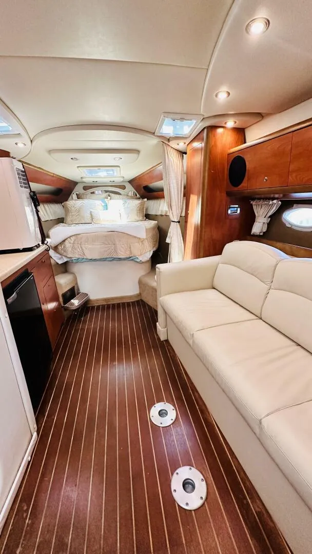 Slide: The Image of Rinker 350 Express Cruiser 2007 - 4555891