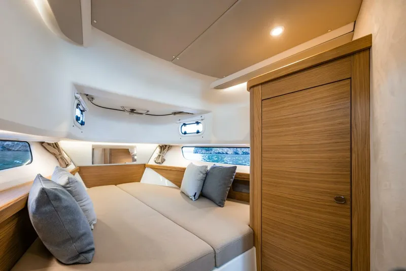 Slide: The Image of Nimbus C11 2024 - 5775473