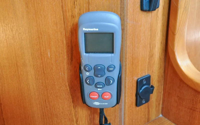 Slide: The Image of Hunter 45CC   Coralee   Offered For Sale663 - 4565655