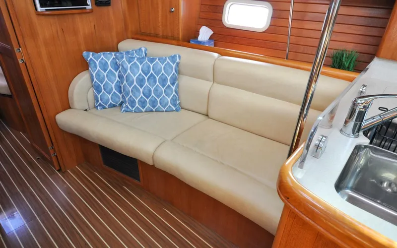 Slide: The Image of Hunter 45CC   Coralee   Offered For Sale685 - 4565674