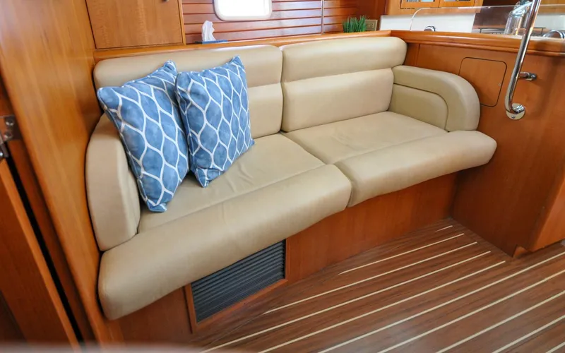 Slide: The Image of Hunter 45CC   Coralee   Offered For Sale687 - 4565676