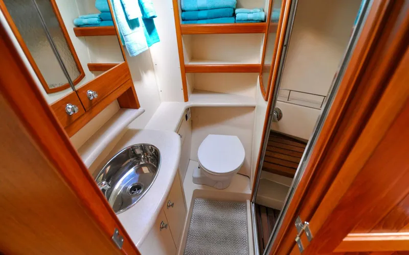 Slide: The Image of Hunter 45CC   Coralee   Offered For Sale706 - 4565693