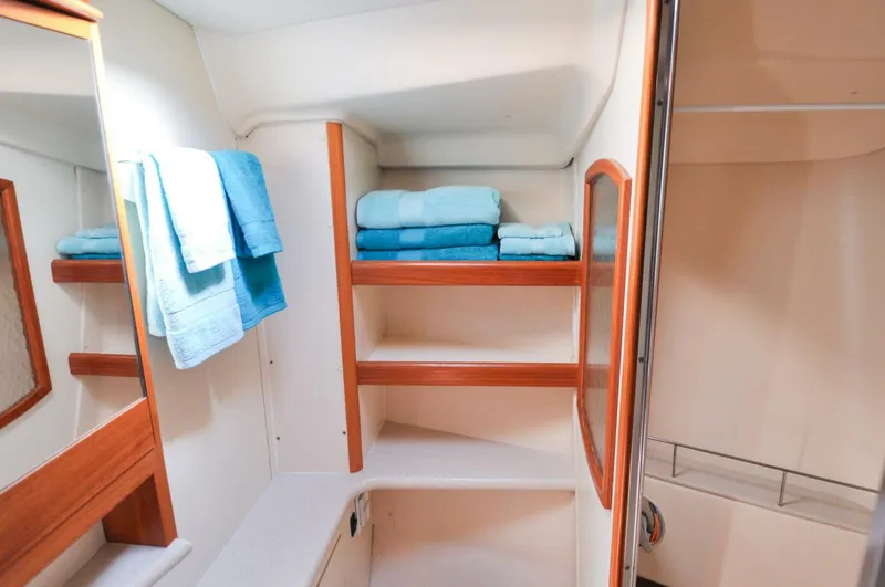 Slide: The Image of Hunter 45CC   Coralee   Offered For Sale712 - 4565699