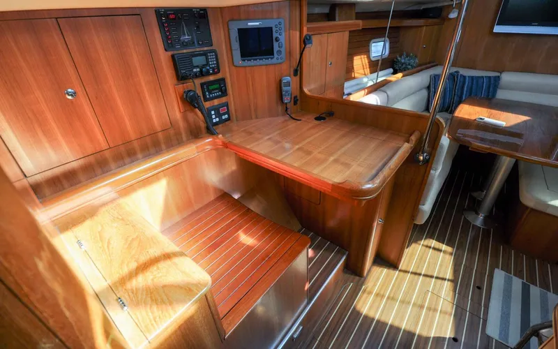 Slide: The Image of Hunter 45CC   Coralee   Offered For Sale665 - 4565619