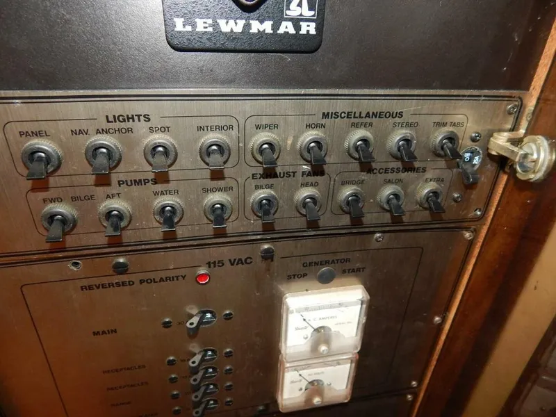 Slide: The Image of Carver Yachts Mariner 2897 1983 - 4564786