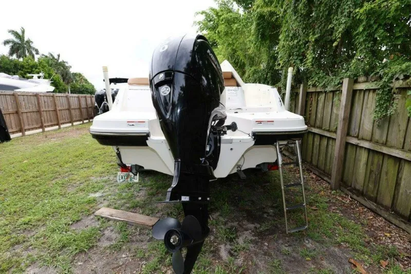 Slide: The Image of Bayliner VR5 Bowrider OB 2019 - 4561888