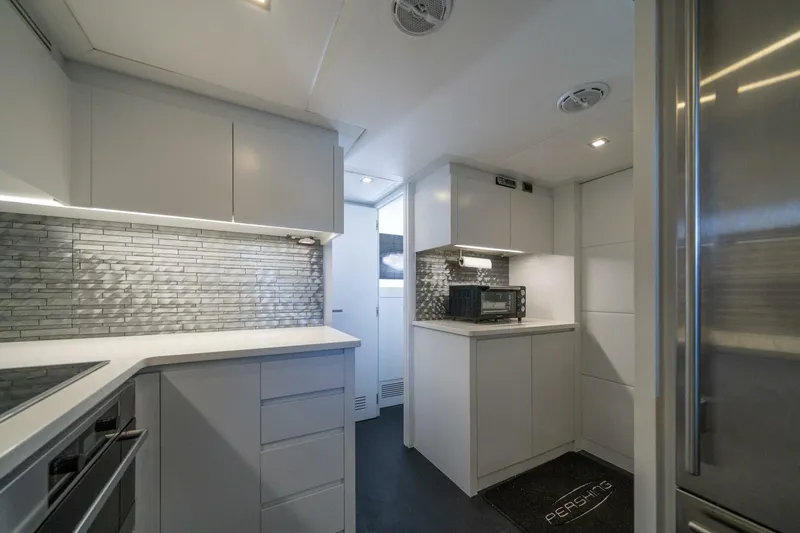 Slide: The Image of Pershing 80 2010 - 4562000