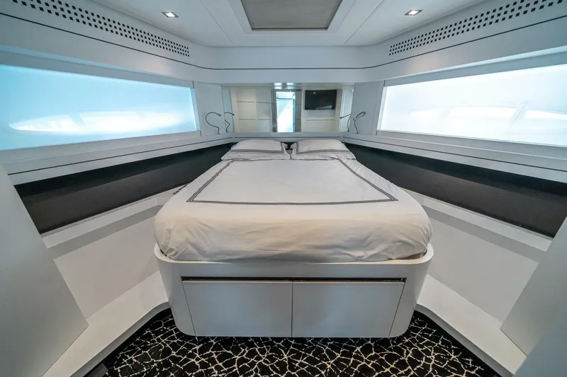 Slide: The Image of Pershing 80 2010 - 4562020