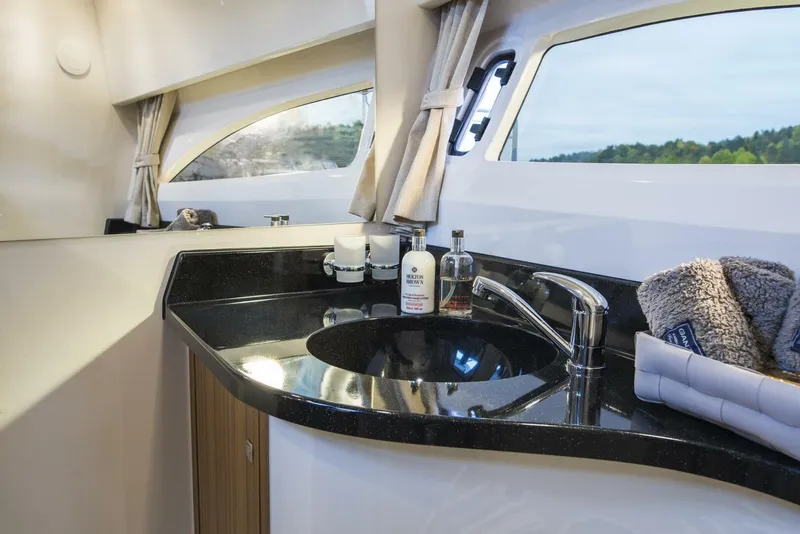 Slide: The Image of Marex 310 Sun Cruiser 2026 - 4562204