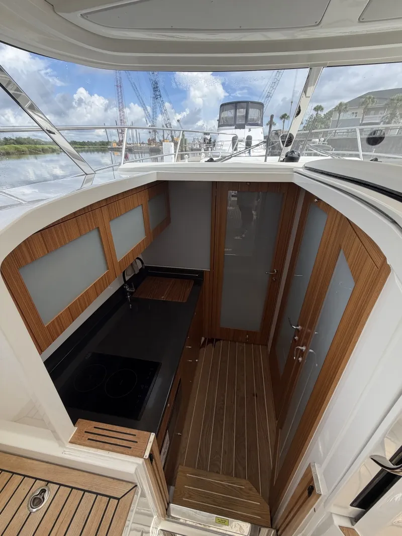 Slide: The Image of Marex 310 Sun Cruiser 2026 - 7288189