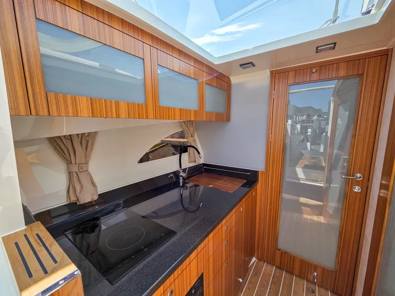 Slide: The Image of Marex 310 Sun Cruiser 2026 - 6062065