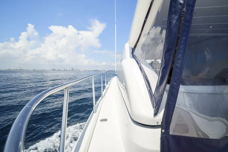 Slide: The Image of Mangusta 72 2001 - 4564566