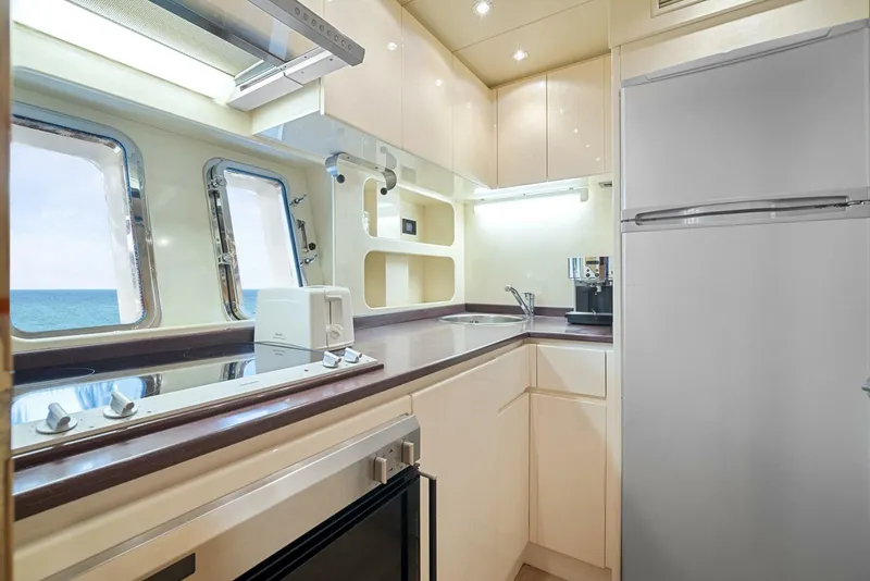 Slide: The Image of Mangusta 72 2001 - 4564638