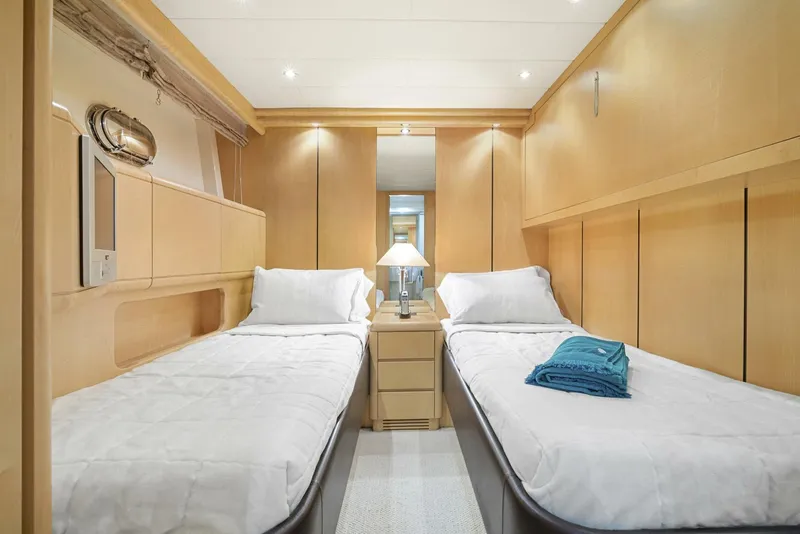 Slide: The Image of Mangusta 72 2001 - 4564641