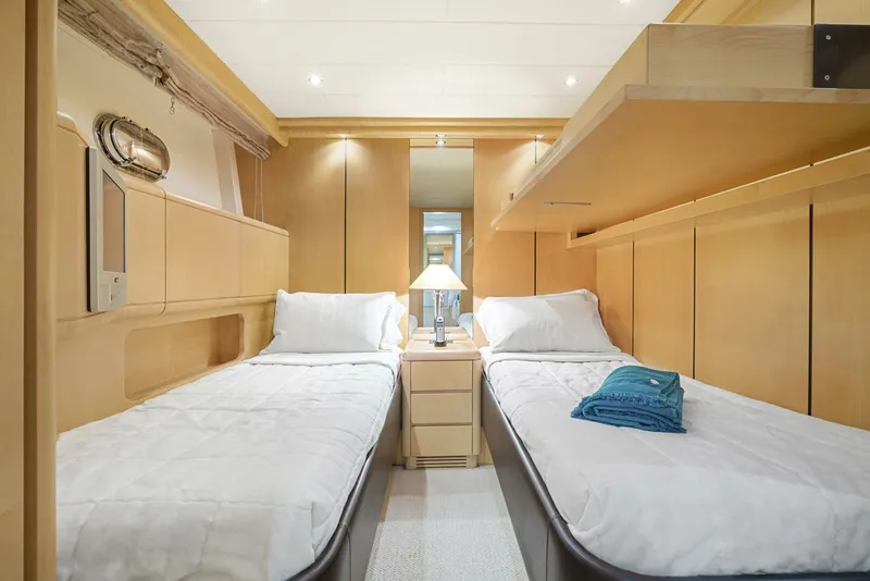 Slide: The Image of Mangusta 72 2001 - 4564642