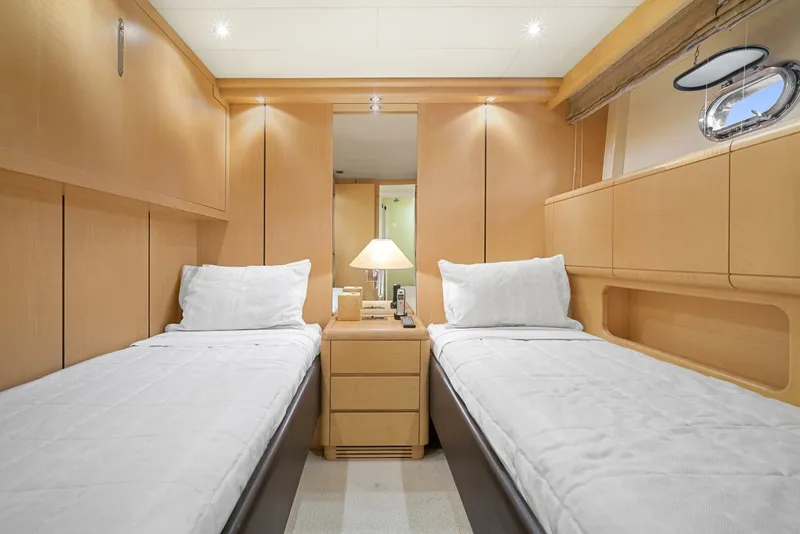 Slide: The Image of Mangusta 72 2001 - 4564649