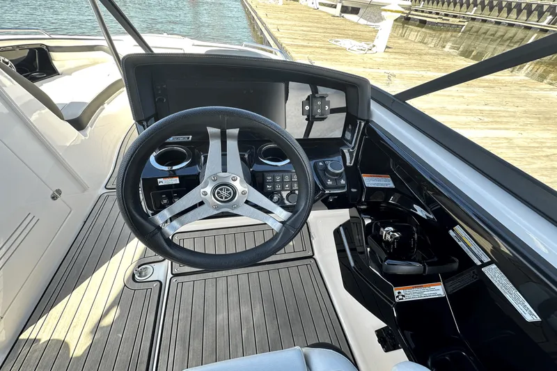 Slide: The Image of Yamaha 242 SE LIMITED 2020 - 16