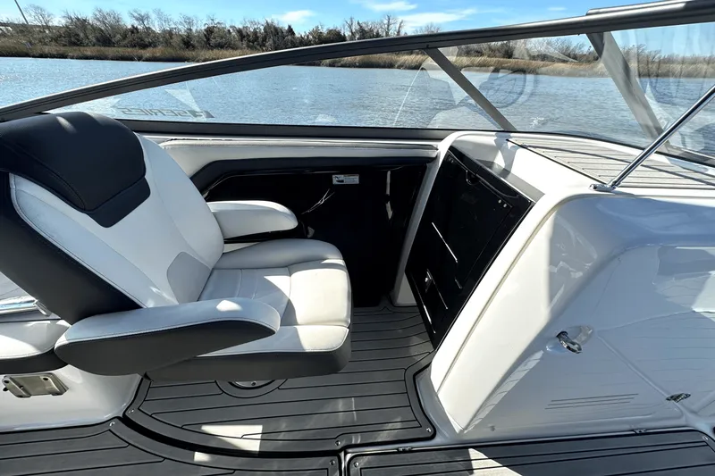 Slide: The Image of Yamaha 242 SE LIMITED 2020 - 18