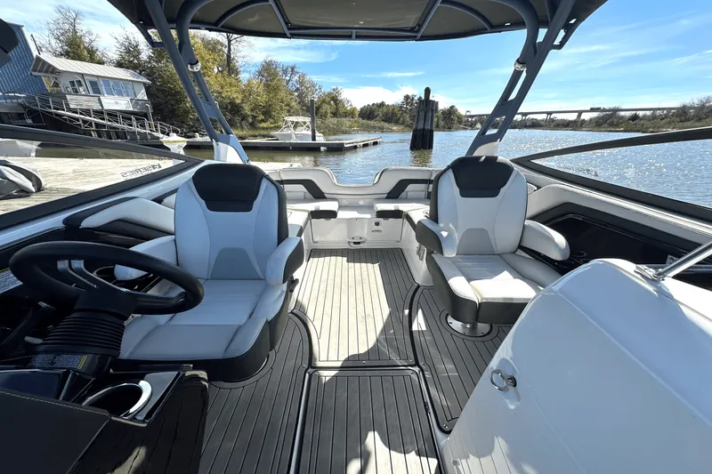 Slide: The Image of Yamaha 242 SE LIMITED 2020 - 25