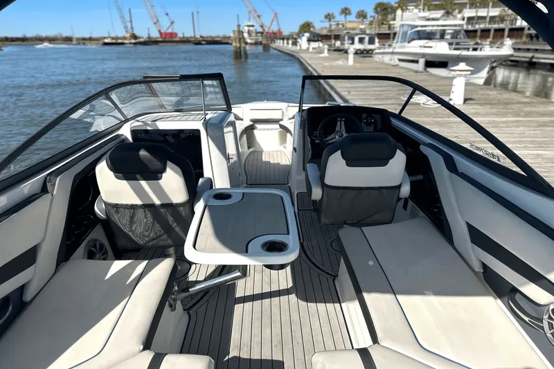 Slide: The Image of Yamaha 242 SE LIMITED 2020 - 8