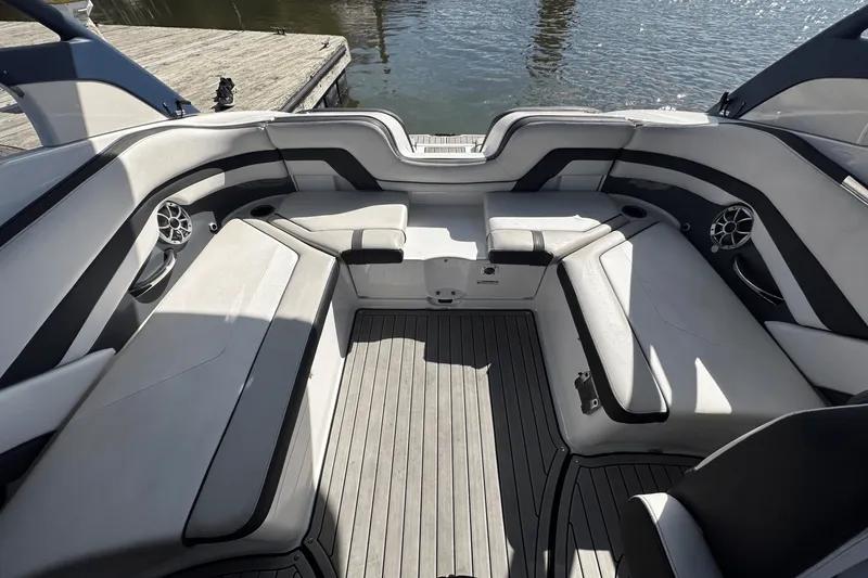 Slide: The Image of Yamaha 242 SE LIMITED 2020 - 9