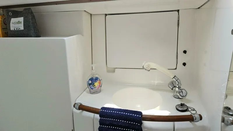 Slide: The Image of Beneteau Limited Edition 411 2002 - 4568312