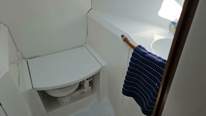 Slide: The Image of Beneteau Limited Edition 411 2002 - 4568314