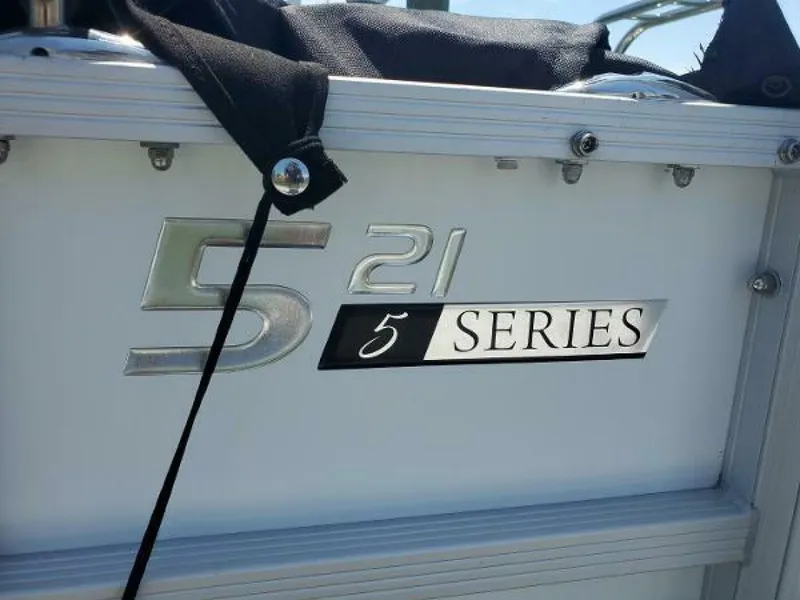 Slide: The Image of Lexington 521 TRITOON 2022 - 4568212