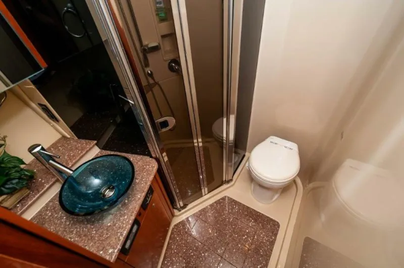 Slide: The Image of  2006 47 Cruisers Master Head - 4570836