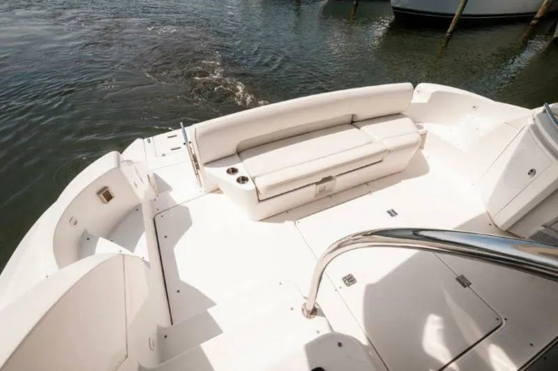 Slide: The Image of  2006 47 Cruisers Cockpit - 4570850