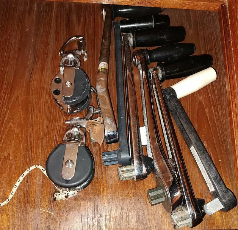 Slide: The Image of Wench Hndles - 4576671