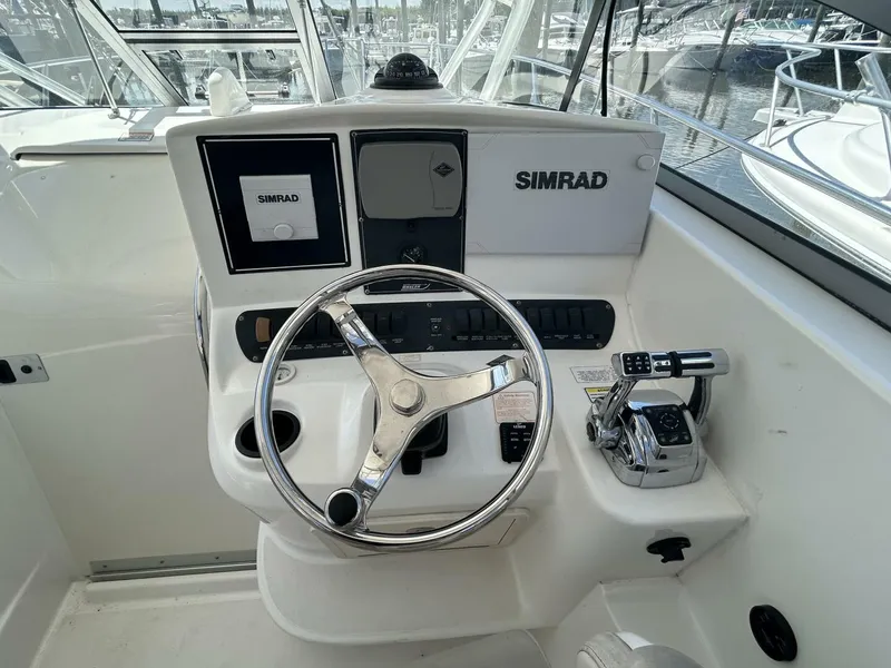 Slide: The Image of Boston Whaler 305 Conquest 2004 - 4574076