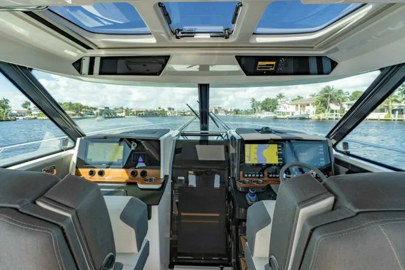 Slide: The Image of Tiara Yachts 43 - Natural Selection - Helm Area 2021 Tiara Yachts 43 LE - Natural Selection - 4574140