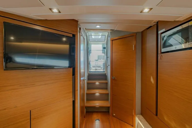 Slide: The Image of Tiara Yachts 43 - Natural Selection - Interior 2021 Tiara Yachts 43 LE - Natural Selection - 4574144