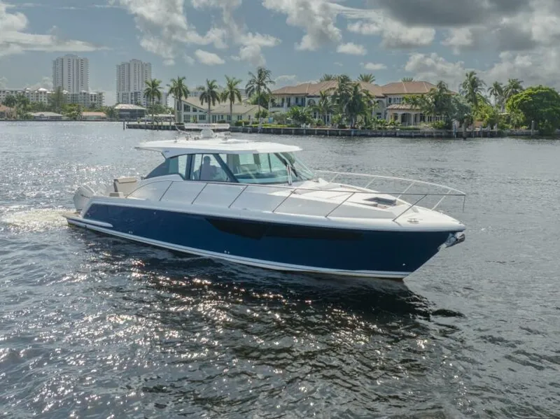 Slide: The Image of Tiara Yachts 43 - Natural Selection - Profile 2021 Tiara Yachts 43 LE - Natural Selection - 4574129