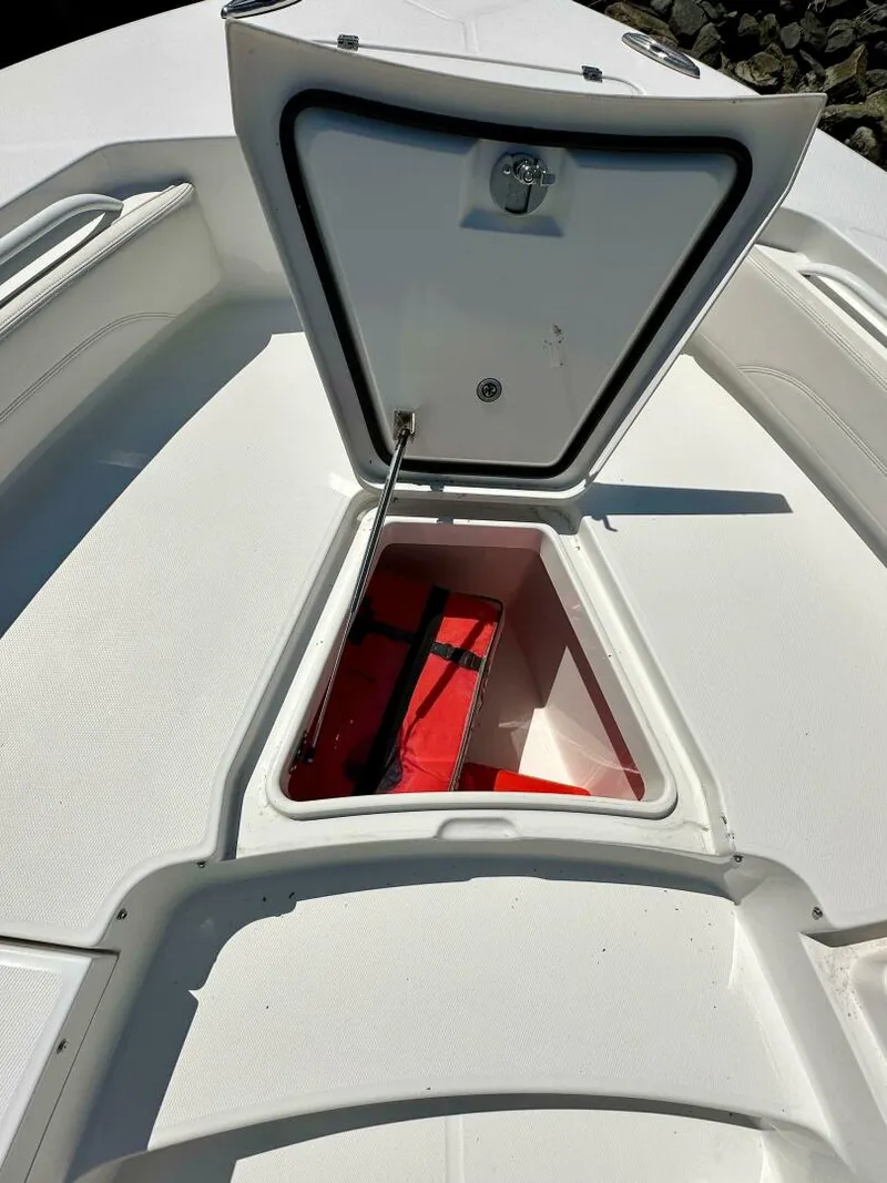 Slide: The Image of Regulator Marine 26XO 2022 - 4575470