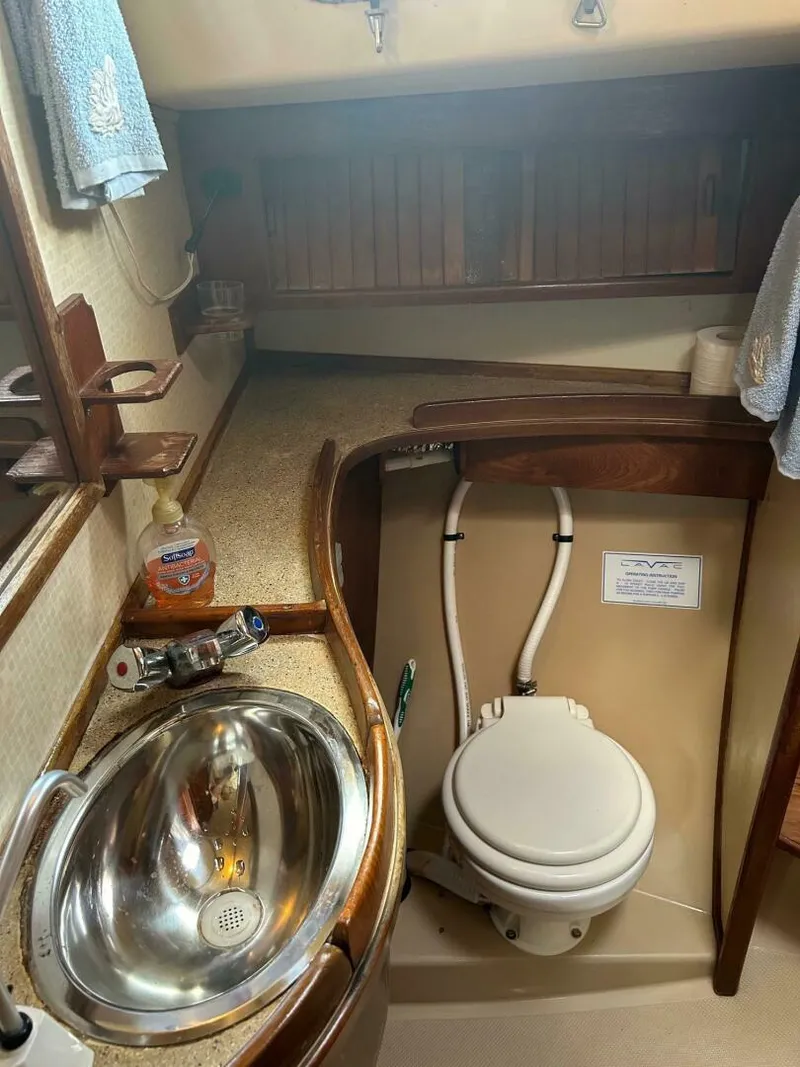 Slide: The Image of Island Packet 35 1989 - 4591092