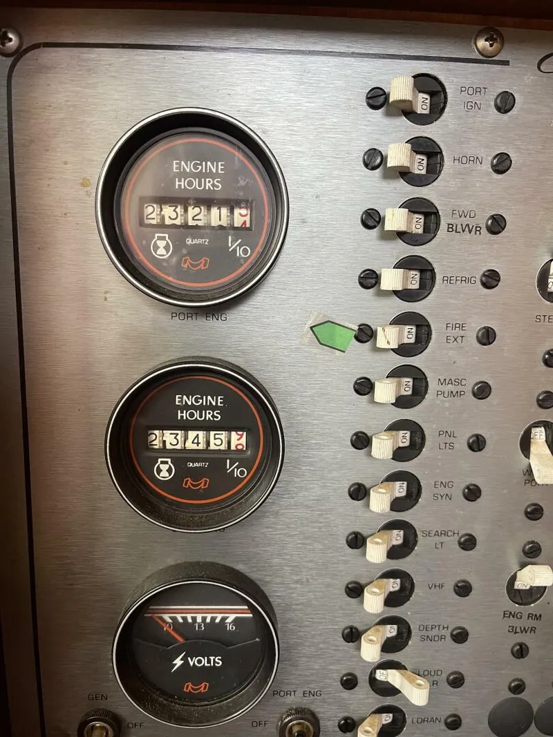 Slide: The Image of Chris-Craft Commander 422 1986 - 4577884