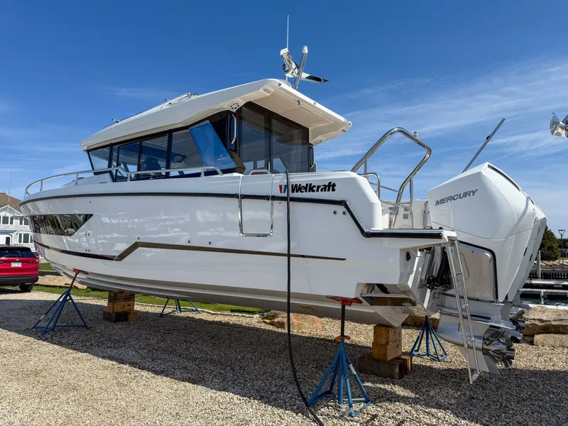 Slide: The Image of Wellcraft 38 Explorer 2025 - 5242332