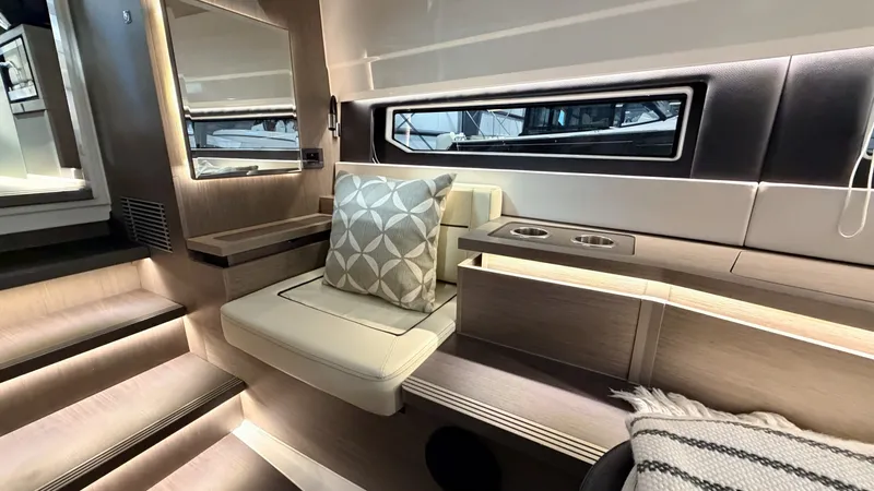 Slide: The Image of Wellcraft 38 Explorer 2025 - 6565092