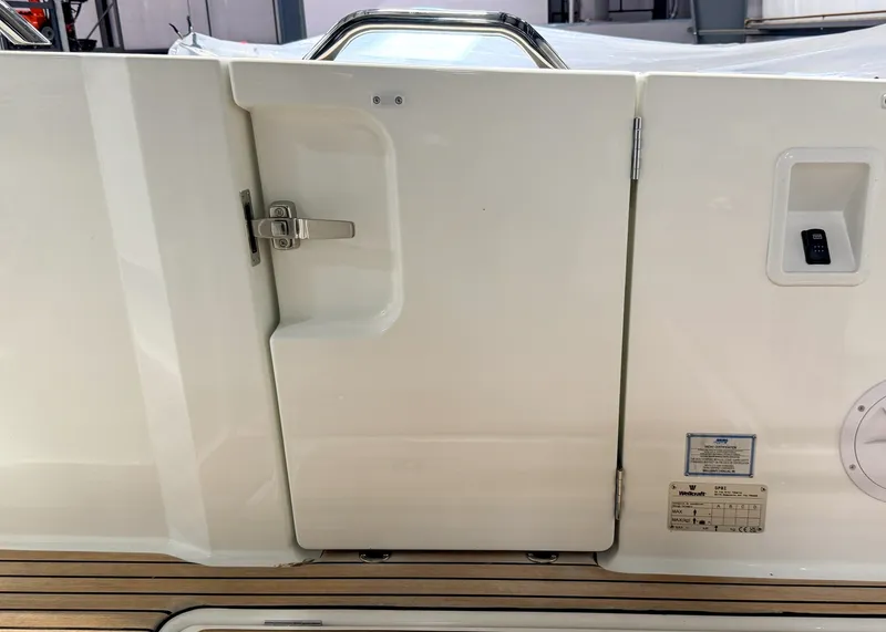 Slide: The Image of Wellcraft 38 Explorer 2025 - 6565100