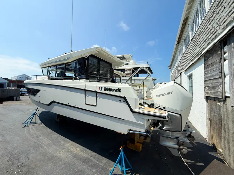 Slide: The Image of Wellcraft 38 Explorer 2025 - 6565084