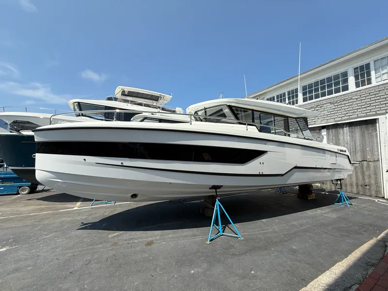 Slide: The Image of Wellcraft 38 Explorer 2025 - 6565083