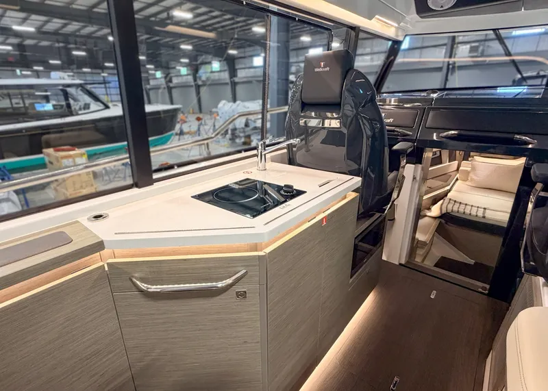 Slide: The Image of Wellcraft 38 Explorer 2025 - 6565088