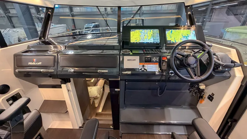 Slide: The Image of Wellcraft 38 Explorer 2025 - 6565085