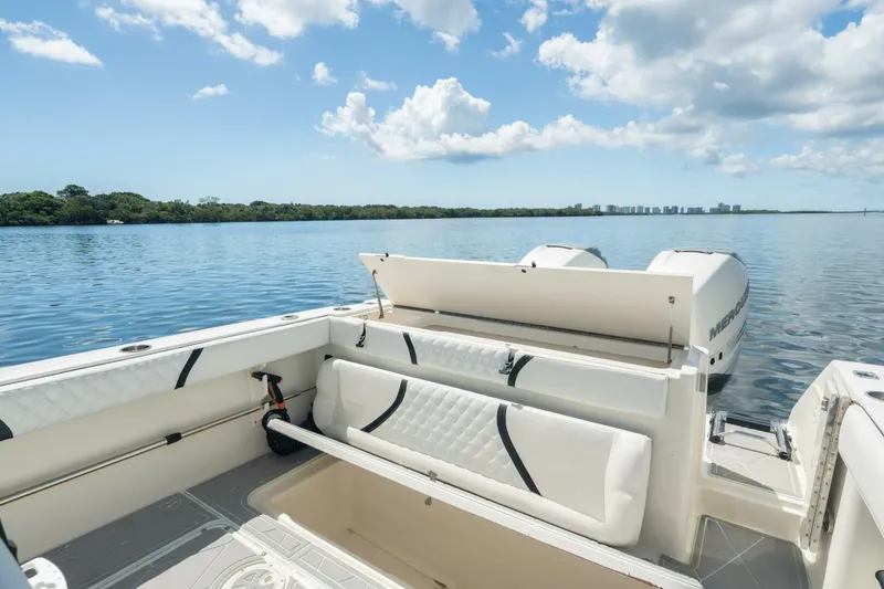 Slide: The Image of Pursuit 2870 Center Console 2000 - 4577726